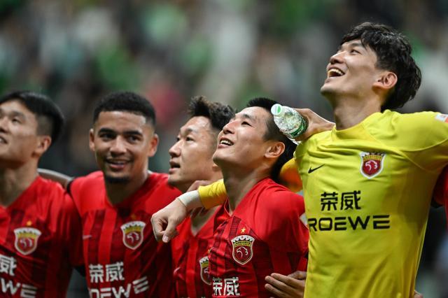 皇冠体育入口-海港土炮接管锋线大权 吕文君：司职前锋就要进球！