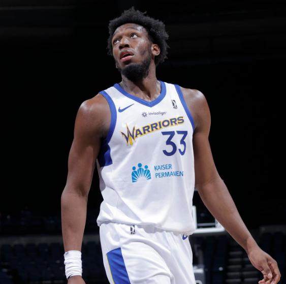 Crowns Sports-勇士距完全体还差一人 怀斯曼复出帮忙还是添堵？